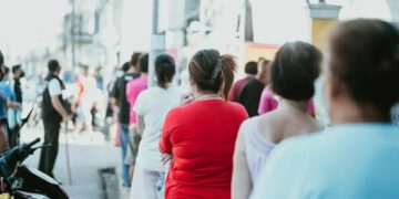 En 2022 el empleo registrado creció un 5% pero la mitad fue «precarizado»