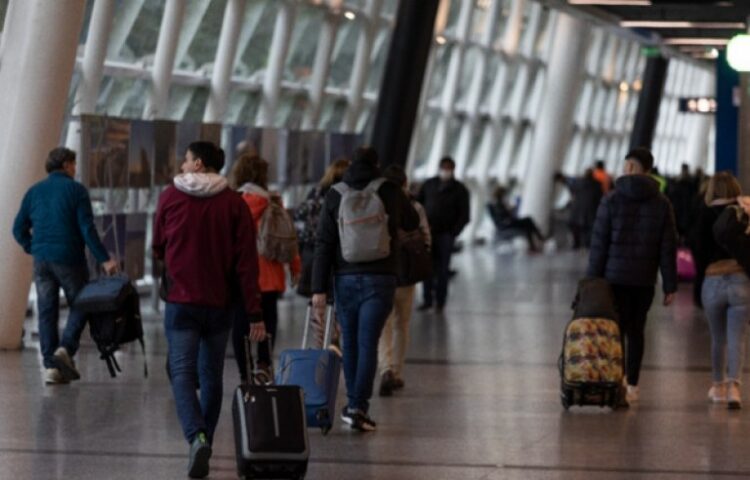 Desde el lunes aumenta una tasa aeronáutica que impactará en los precios de los pasajes