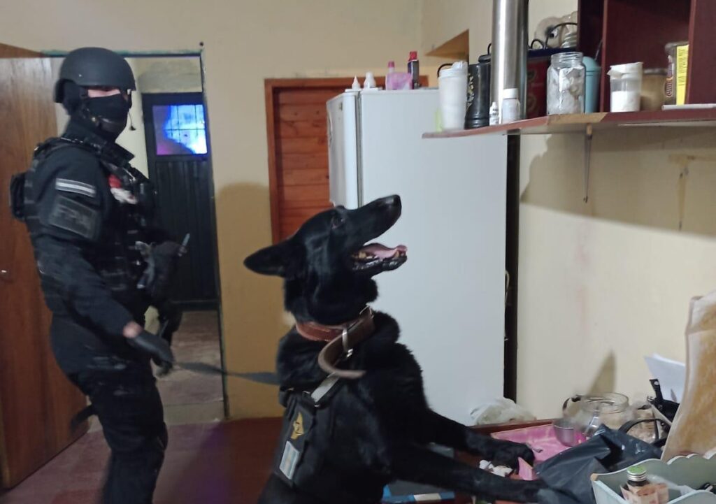 Un policía de Córdoba con licencia psiquiátrica vendía drogas a domicilio