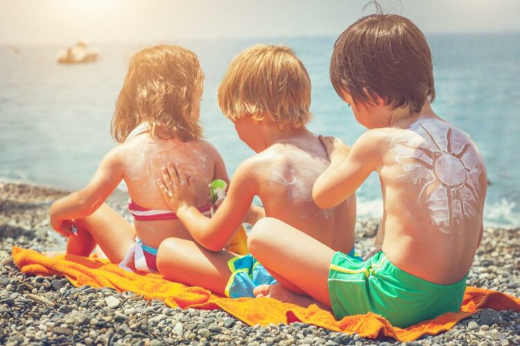 El mayor daño que provoca la exposición al sol se produce antes de los 18 años