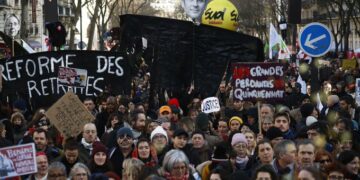 Masiva protesta contra la reforma de Macron