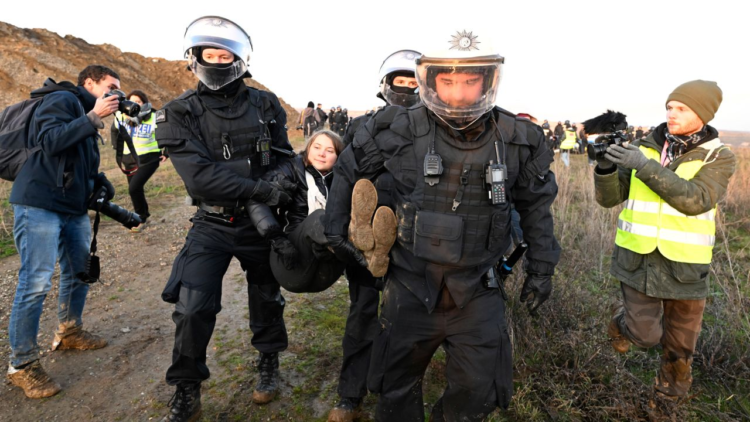 Detuvieron a Greta Thunberg durante una protesta