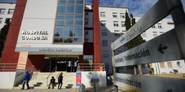 Recibió seis disparos desde una moto y quedó internado