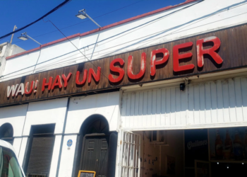 Entraron a robar en un supermercado y se olvidaron a su bebé adentro