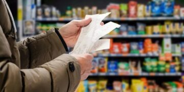 El Índice de precios al consumidor aumentó 5,1% en diciembre y 94,8% en 2022