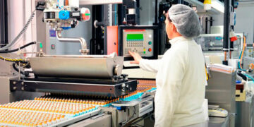 La varariación interanual de la industria pyme creció 3,2% en diciembre y 2,3% en 2022