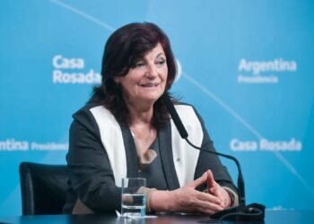 El Gobierno apunta a paritarias bajo un techo del 60% y descarta la reforma laboral