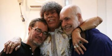 Larreta cerró su gira local con una foto junto a “la Mona”