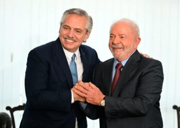 Enfático repudio de oficialistas y opositores nacionales al ataque en Brasil