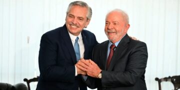 Enfático repudio de oficialistas y opositores nacionales al ataque en Brasil