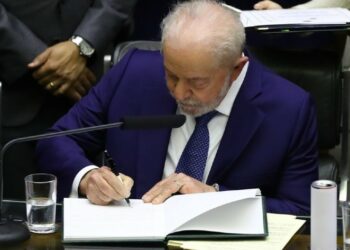 Lula firmó 52 decretos con el fin de frenar privatizaciones