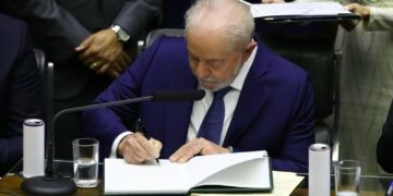 Lula firmó 52 decretos con el fin de frenar privatizaciones