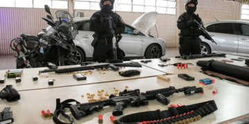 Dictan la prisión preventiva para una banda que robaba vehículos y viviendas en Elena
