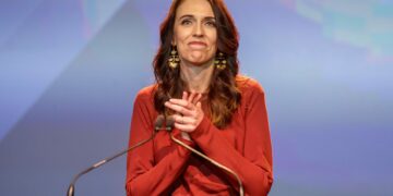 La premier de Nueva Zelanda renunció a su cargo