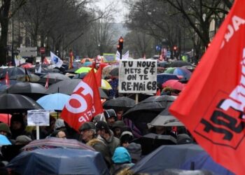 Pese al rechazo social, Macron aprobó la reforma jubilatoria