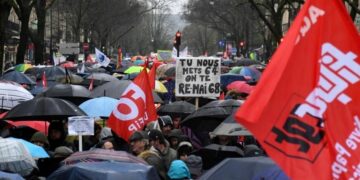 Pese al rechazo social, Macron aprobó la reforma jubilatoria