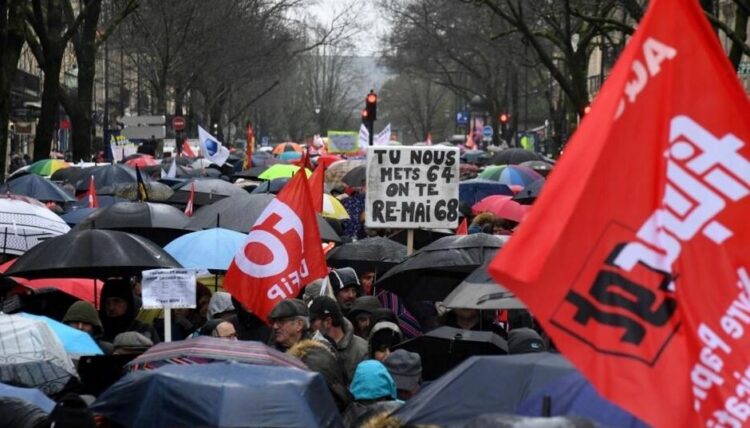 Pese al rechazo social, Macron aprobó la reforma jubilatoria