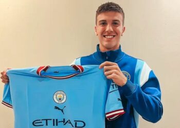 Manchester City oficializó a Perrone