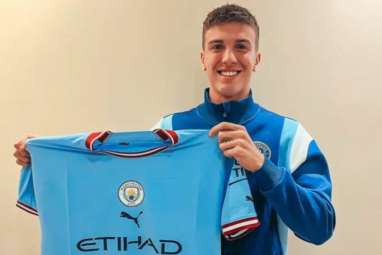 Manchester City oficializó a Perrone
