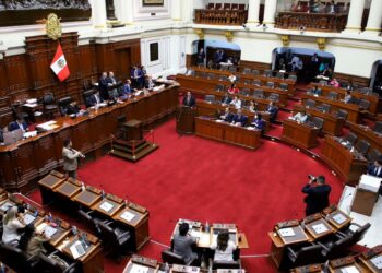 Debaten adelantar los comicios