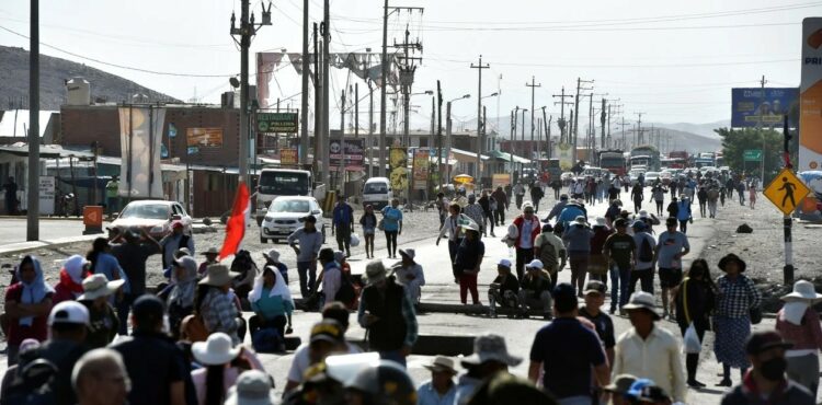 Manifestantes provenientes de todo el país se agrupan desde ayer en Lima.