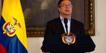 Petro anunció un alto al fuego