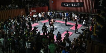 Un bar ofrece un ring para pelear a cambio de bebidas