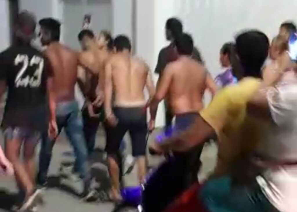 Lo golpearon y entregaron a la Policia tras acusarlo por robo