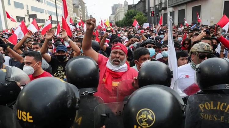 Miles de peruanos se movilizan y se espera una gran marcha en Lima