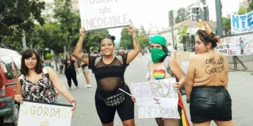 Activistas y artistas gordas advierten sobre la violencia de la gordofobia y llaman a reflexionar