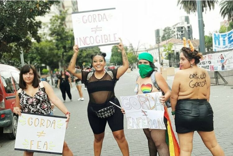 Activistas y artistas gordas advierten sobre la violencia de la gordofobia y llaman a reflexionar