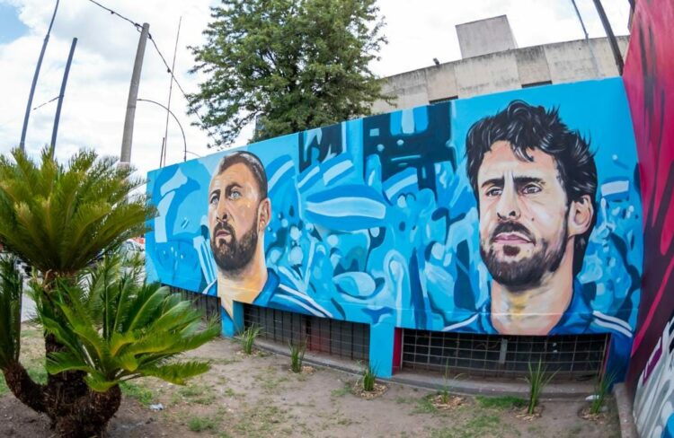Las imágenes de Pablo Aimar y Walter Samuel ya lucen en un mural de los campeones del mundo
