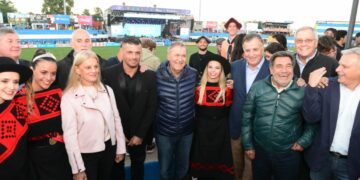 Schiaretti inaugura la temporada de desembarcos en los festivales