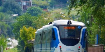 Con paisajes increíbles y precios accesibles, así es la experiencia de viajar en el Tren las Sierras