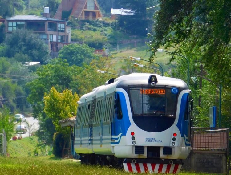 Con paisajes increíbles y precios accesibles, así es la experiencia de viajar en el Tren las Sierras