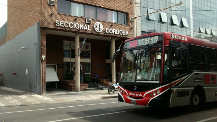 Dos sectores se disputan la conducción de la UTA en Córdoba