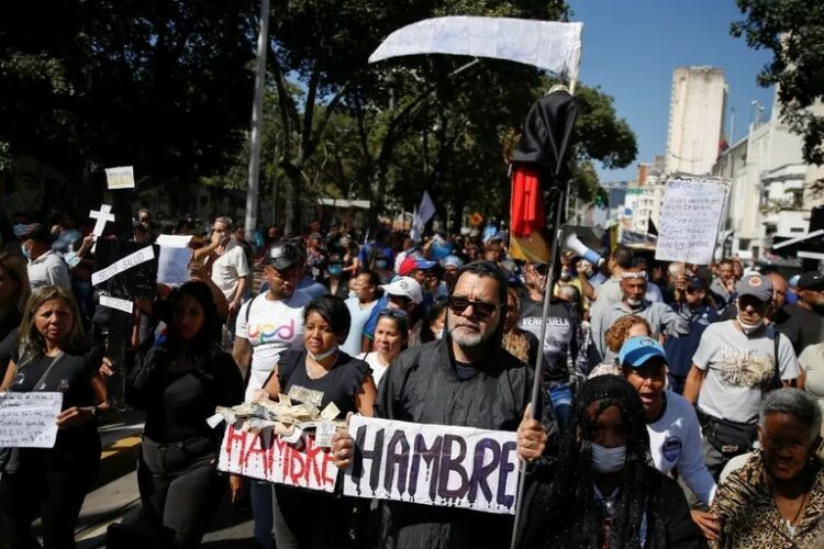 Masivas protestas reclamaron a Maduro mejoras salariales