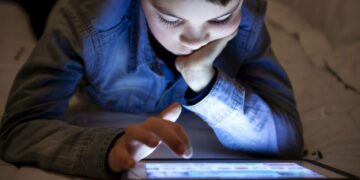 Recomiendan pautar el tiempo de pantallas en las infancias