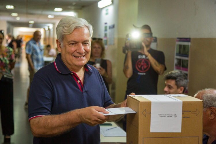 Francisco Torroba (UCR) pre candidato a Intendente de Santa Rosa voto en el Colegio Provincia de La Pampa