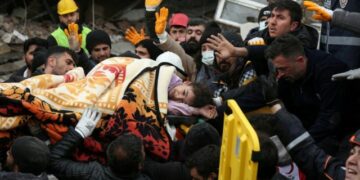 Sigue subiendo la cifra de víctimas por el terremoto en Turquía y Siria: superó los 11 mil muertos