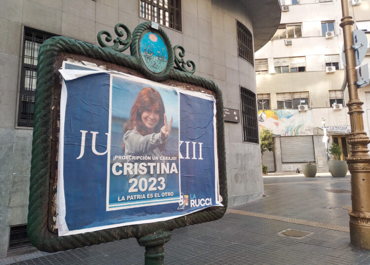 zzzznacp2NOTICIAS ARGENTINAS BAIRES, FEBRERO 16: Aparecieron afiches con la leyenda "Cristina 2023" en la ciudad el día que se reúne la Mesa Política del FdT. Foto NA: JUAN VARGASzzzz