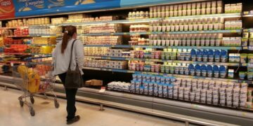 El índice de precios al consumidor subió 6% en enero y alcanzó el 98,8% interanual