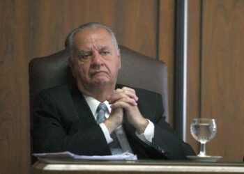 La Cámara Federal estudia la situación de Bustos Fierro, quien se niega a dejar su juzgado