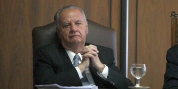 La Cámara Federal estudia la situación de Bustos Fierro, quien se niega a dejar su juzgado