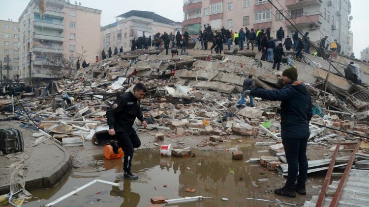 Ascendió a más de 5.000 la cifra de muertes causadas por el sismo de Turquía y Siria