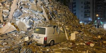 Un devastador terremoto de 7,8 de magnitud en Turquía y Siria deja como saldo más de 1300 muertos