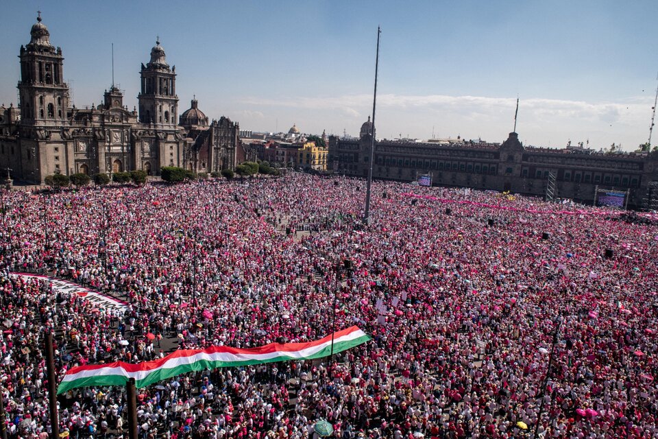 López Obrador minimiza las protestas contra la reforma electoral
