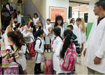 Recomiendan controles de salud postural de cara al inicio de clases