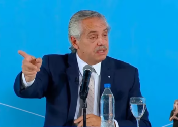 Fernández lanzó críticas a Macri: «Algunos llegaron, se enriquecieron y se fueron a dar cátedra de ética a la FIFA»