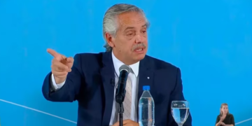 Fernández lanzó críticas a Macri: «Algunos llegaron, se enriquecieron y se fueron a dar cátedra de ética a la FIFA»